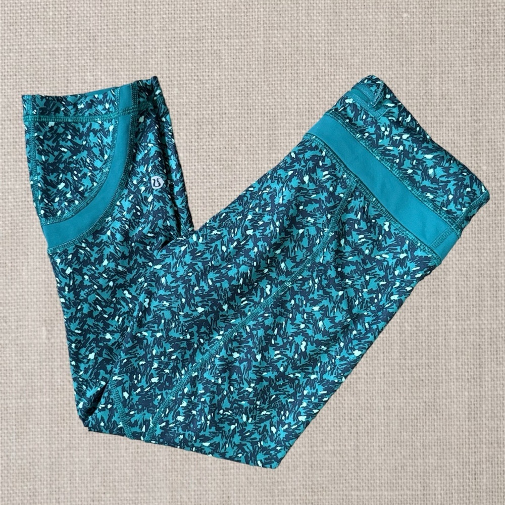 Lululemon Run: Inspire Crop- Teal and Black, Size‎ 4